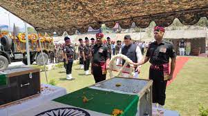 जौलीग्रांट पहुंचा शहीद का पार्थिव शरीर,सीएम धामी पहुंचे 