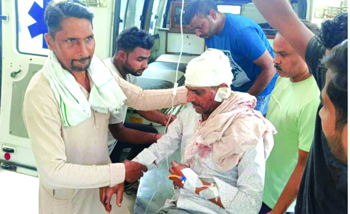 खेत में डोल को लेकर दो पक्षों में चले हथियार, एक की मौत, 5 घायल