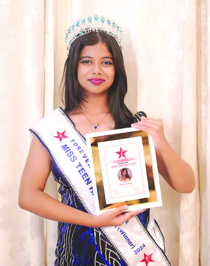 फॉर एवर मिस टीन इंडिया सिटी फिनाले में नंदिनी गर्ग ने मिस टीन हरिद्वार का खिताब जीता